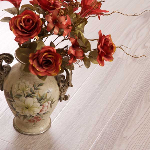 歐派強(qiáng)化木地板