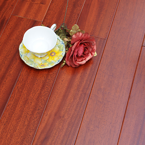 實(shí)木地?zé)岬匕? border=