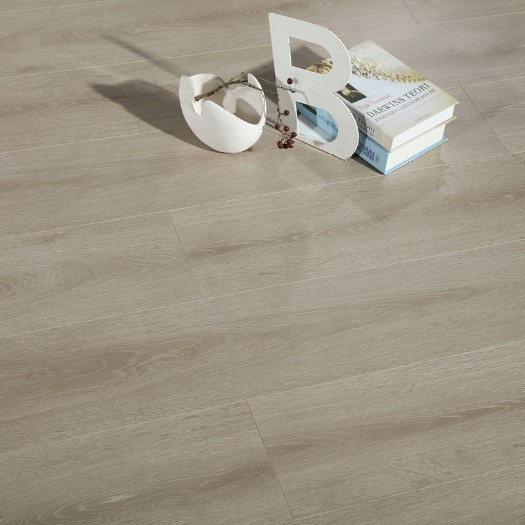 三層實(shí)木地板